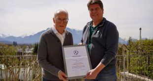 Franz Beckenbauer receives German Football Ambassador’s Honorary Award 2022!