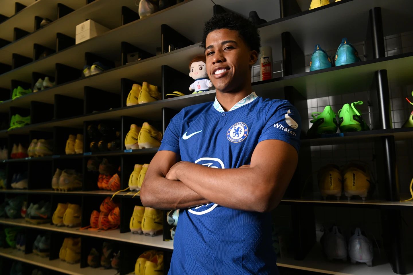 Young Brazilian midfielder Andrey Santos joins Chelsea FC!