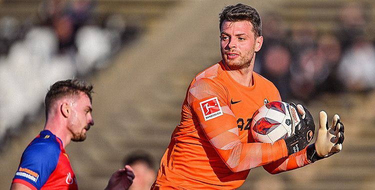 Benjamin Uphoff extend SC Freiburg contract!