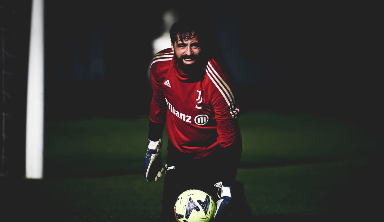 Carlo Pinsoglio extends Juventus FC contract!