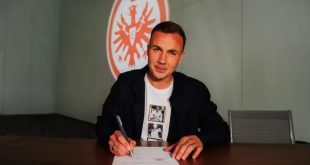 Mario Götze extends Eintracht Frankfurt contract!