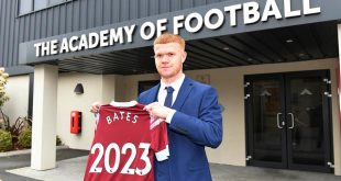 Billy Bates signs professional West Ham United contract!
